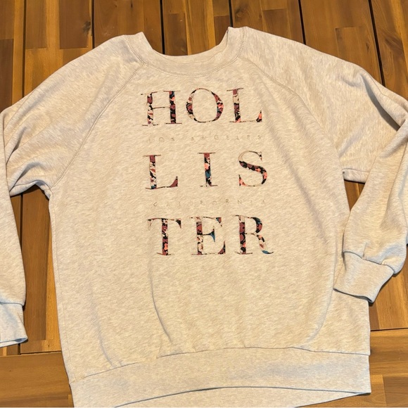 Hollister Tops - Hollister Women’s Sweatshirt Size‎ M Pre-Owned
